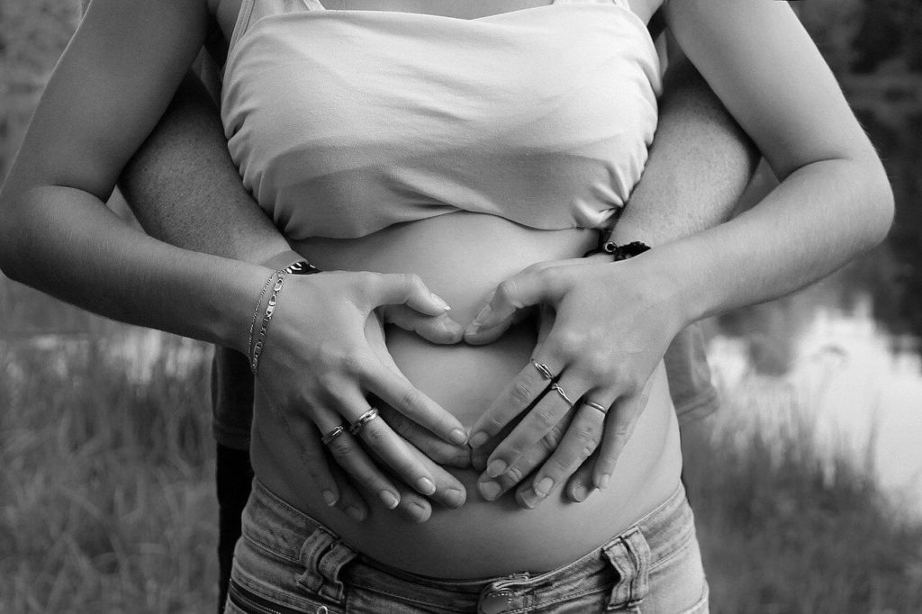 18 tydzień ciąży brzuch