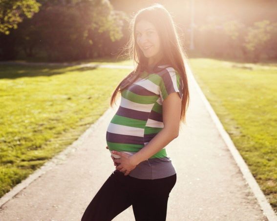27 tydzień ciąży – rozwój dziecka i zmiany w organizmie matki
