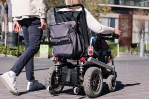 Elektryczne wózki inwalidzkie – poradnik wyboru